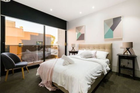 SOPHIA, 2BDR North Melbourne House - Accommodation Newcastle 0