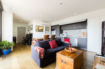TALIA, 1BDR Carlton Apartment - Accommodation Newcastle 0