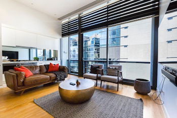 EVAN, 1BDR Southbank Apartment - Accommodation Newcastle 0