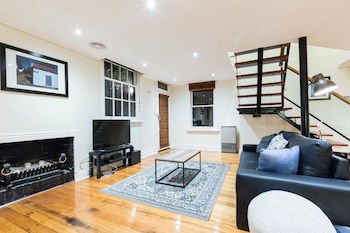 HELENA, 2BDR Fitzroy House - Accommodation Newcastle 2