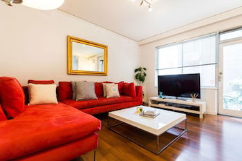 SELENA, 2BDR South Yarra Apartment - Accommodation Newcastle 0