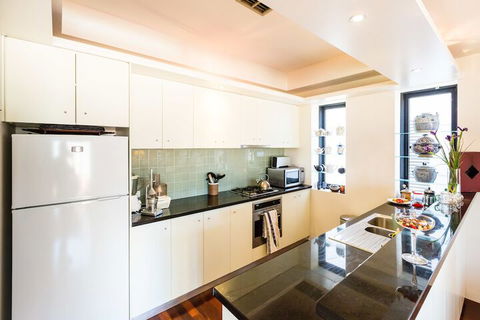 BELLE, 2BDR Melbourne Apartment - Accommodation Newcastle 6
