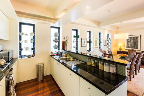 BELLE, 2BDR Melbourne Apartment - Accommodation Newcastle 5