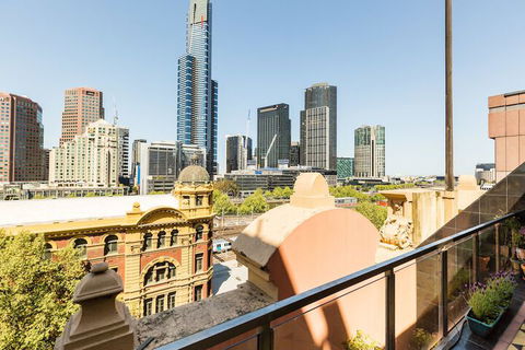 BELLE, 2BDR Melbourne Apartment - Accommodation Newcastle 1