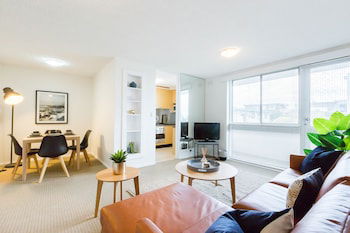 BROOKE, 1BDR St.Kilda Apartment - Accommodation Newcastle 0