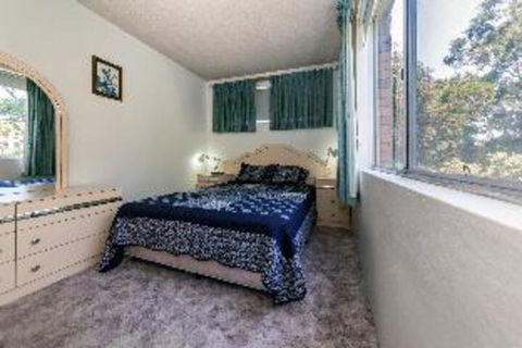2 Bedroom Apartment Gretel Lodge Unit 4 - Accommodation Newcastle 3