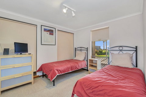 Queensland South - Accommodation Newcastle 4