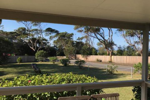 The Beach House In Berrara - Accommodation Newcastle 5