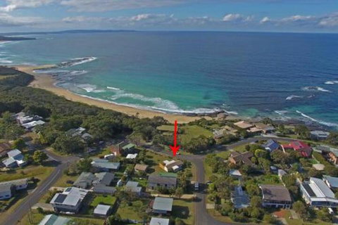 The Beach House In Berrara - Accommodation Newcastle 0