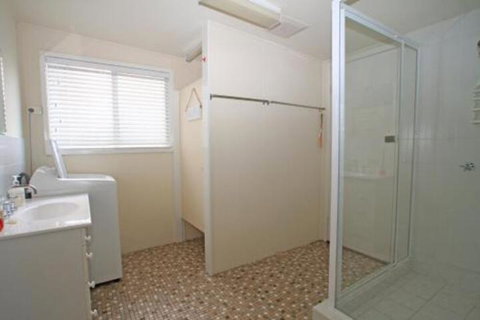 The Beach House In Berrara - Accommodation Newcastle 7