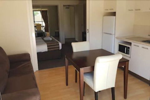Lakeview Villa's - Accommodation Newcastle 5