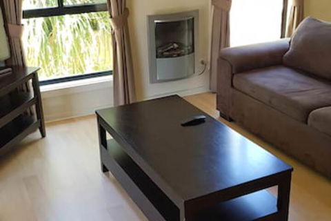 Lakeview Villa's - Accommodation Newcastle 7