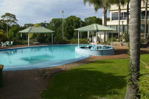 Lakeview Villa's - Accommodation Newcastle 0
