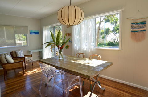 Tallowood Beachfront Cottage - Accommodation Newcastle 2