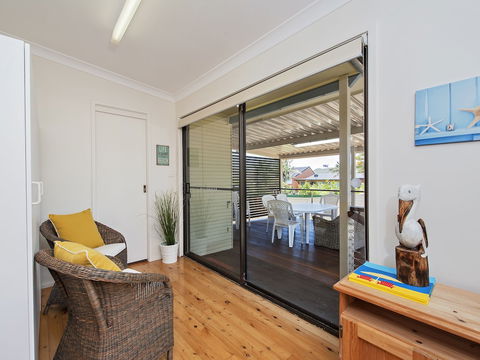 Fingal Beach Shack - Accommodation Newcastle 2