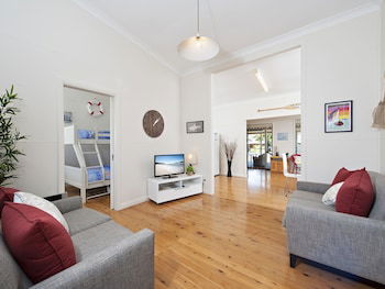 Fingal Beach Shack - Accommodation Newcastle 0