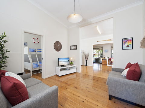 Fingal Beach Shack - Accommodation Newcastle 1