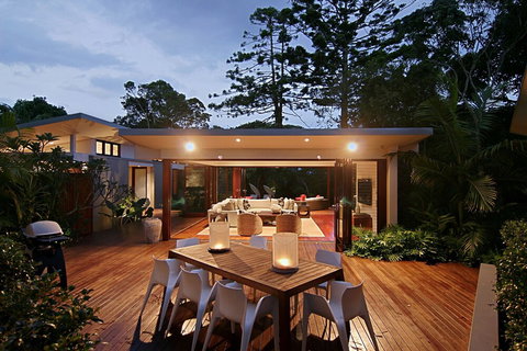 Barefoot At Broken - Accommodation Newcastle 3