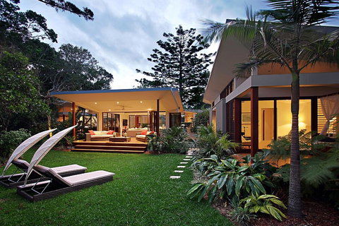 Barefoot At Broken - Accommodation Newcastle 7