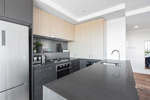 Spacious Urban Oasis In Central Location - Accommodation Newcastle 5