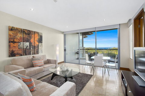 Luxury 2 Bed Apartment Located In The Santai Resort - Accommodation Newcastle 4