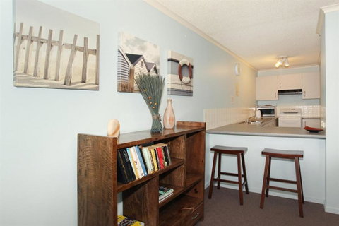 Unit 2 Biriny Lodge 1686 1689 David Low Way Coolum Beach - Accommodation Newcastle 4