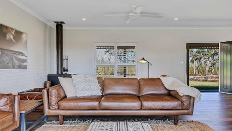 Your Luxury Escape - Paul's Farmhouse - Accommodation Newcastle 2