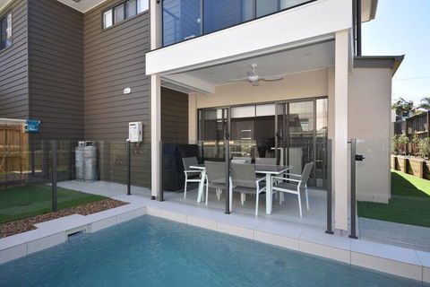 Holiday With A View Lowry Street - Accommodation Newcastle 2