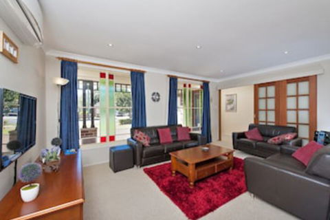 The Bay House 48 Government Road - Accommodation Newcastle 0