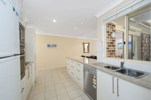 The Bay House 48 Government Road - Accommodation Newcastle 6
