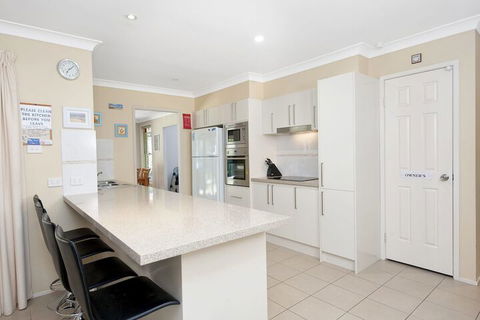 The Bay House 48 Government Road - Accommodation Newcastle 4