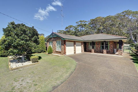 The Bay House 48 Government Road - Accommodation Newcastle 5