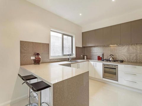 Signature Townhouse In Doncaster - Accommodation Newcastle 2