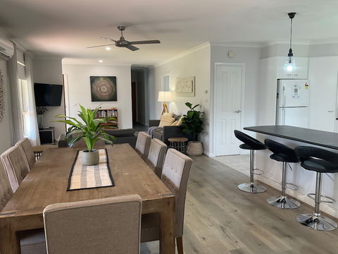 Valley View Townhouse - On The RAIL TRAIL - Accommodation Newcastle 5