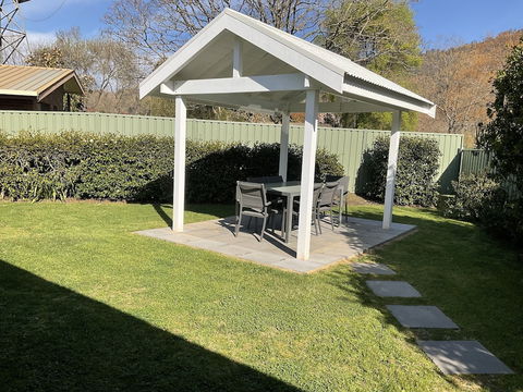 Valley View Townhouse - On The RAIL TRAIL - Accommodation Newcastle 6