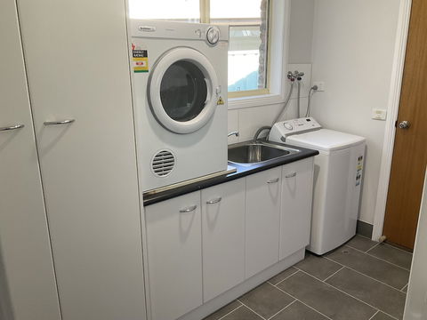 Valley View Townhouse - On The RAIL TRAIL - Accommodation Newcastle 3
