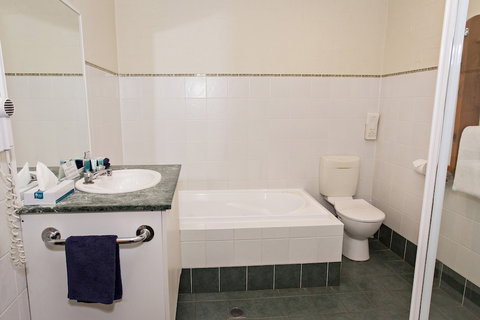 Colonial Motel And Serviced Apartments - Accommodation Newcastle 3