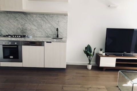 Level 8 Marvelous Apartment With Pool Access - Accommodation Newcastle 0