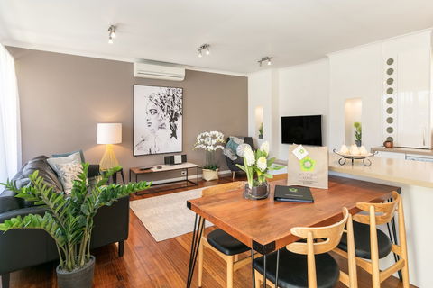 BOUTIQUE STAYS - Sandy Breeze 3 - Accommodation Newcastle 1