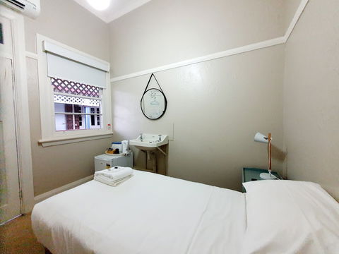 Royal Hotel West Wyalong - Accommodation Newcastle 6