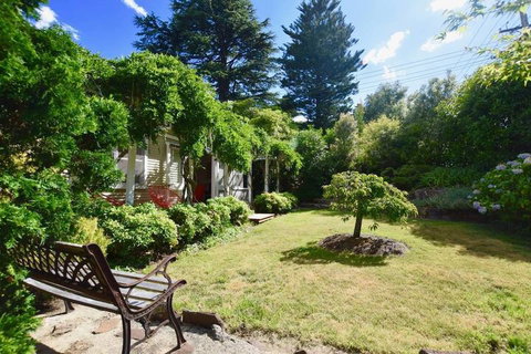 Calamandah House Of Blackheath - Accommodation Newcastle 6