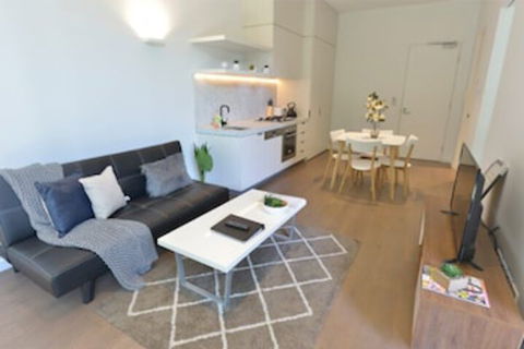 Spacious Cosy Bedroom Suite + Large Balcony - Accommodation Newcastle 0