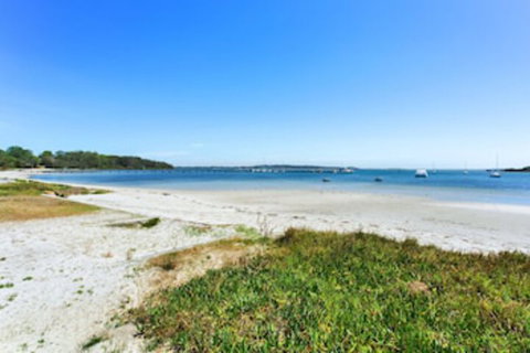 Waterfront At Sunset Boulevard Soldiers Point - Accommodation Newcastle 0