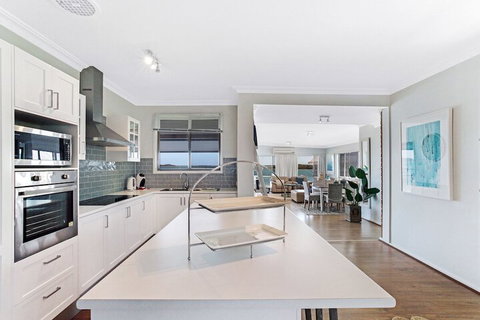 Waterfront At Sunset Boulevard Soldiers Point - Accommodation Newcastle 3