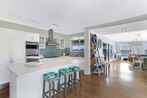 Waterfront At Sunset Boulevard Soldiers Point - Accommodation Newcastle 2