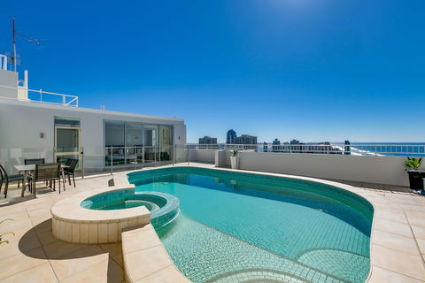 Golden Gate Resort - Accommodation Newcastle 2