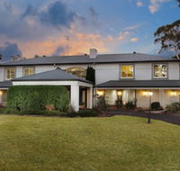 Luxury Bungalow - Accommodation Newcastle