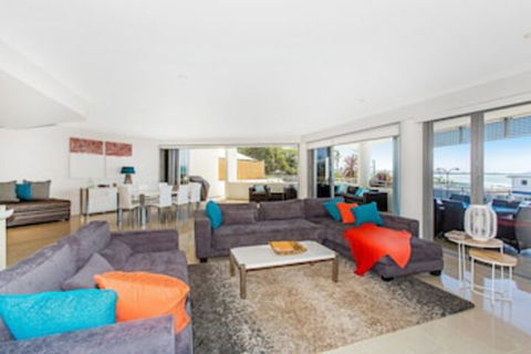 KINGSCLIFF OCEAN FRONT TERRACE 4 - Accommodation Newcastle 0