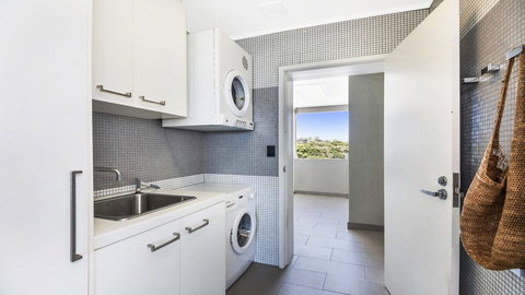 Central Park Level Two - Accommodation Newcastle 1