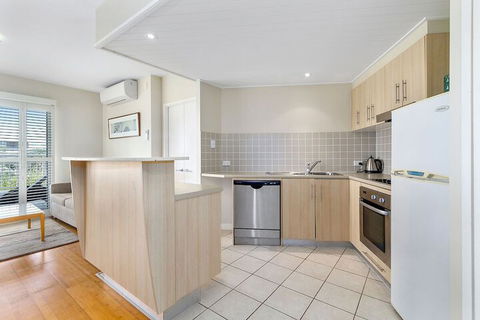 RESORT On The BEACH 6126 27 - Accommodation Newcastle 3